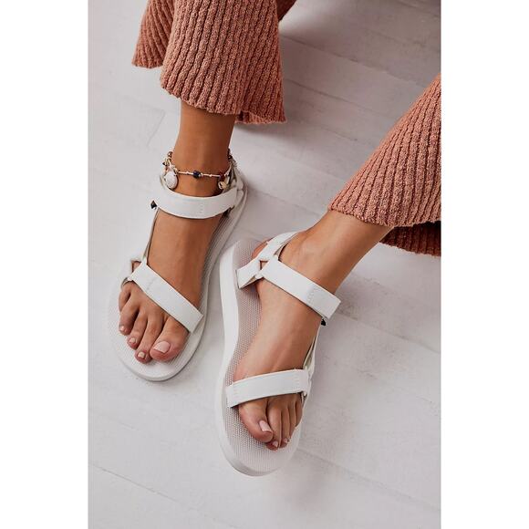 Teva Original Universal Sandals in White Size 11 - Picture 1 of 9
